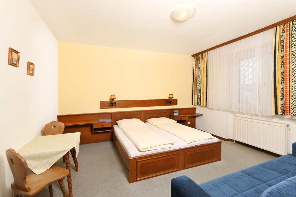 Gasthof-Pension Wein Breitenbrunn  Kamer foto