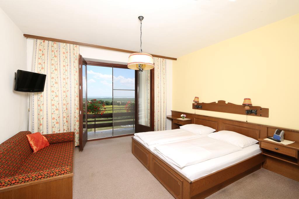 Gasthof-Pension Wein Breitenbrunn  Kamer foto
