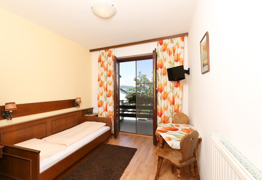 Gasthof-Pension Wein Breitenbrunn  Kamer foto